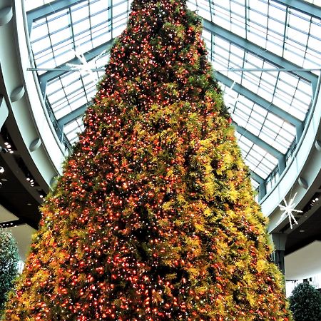 Holiday Inn Laval Montreal By Ihg Buitenkant foto