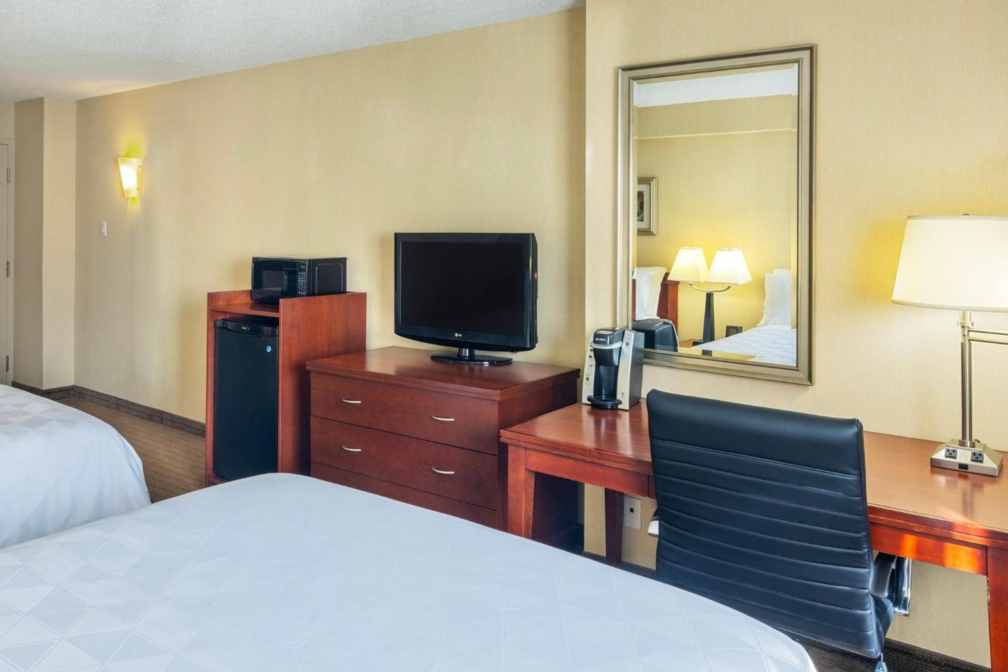 Holiday Inn Laval Montreal By Ihg Buitenkant foto