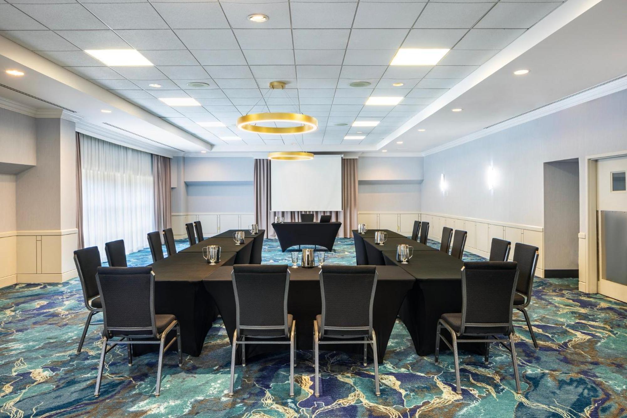 Holiday Inn Laval Montreal By Ihg Buitenkant foto