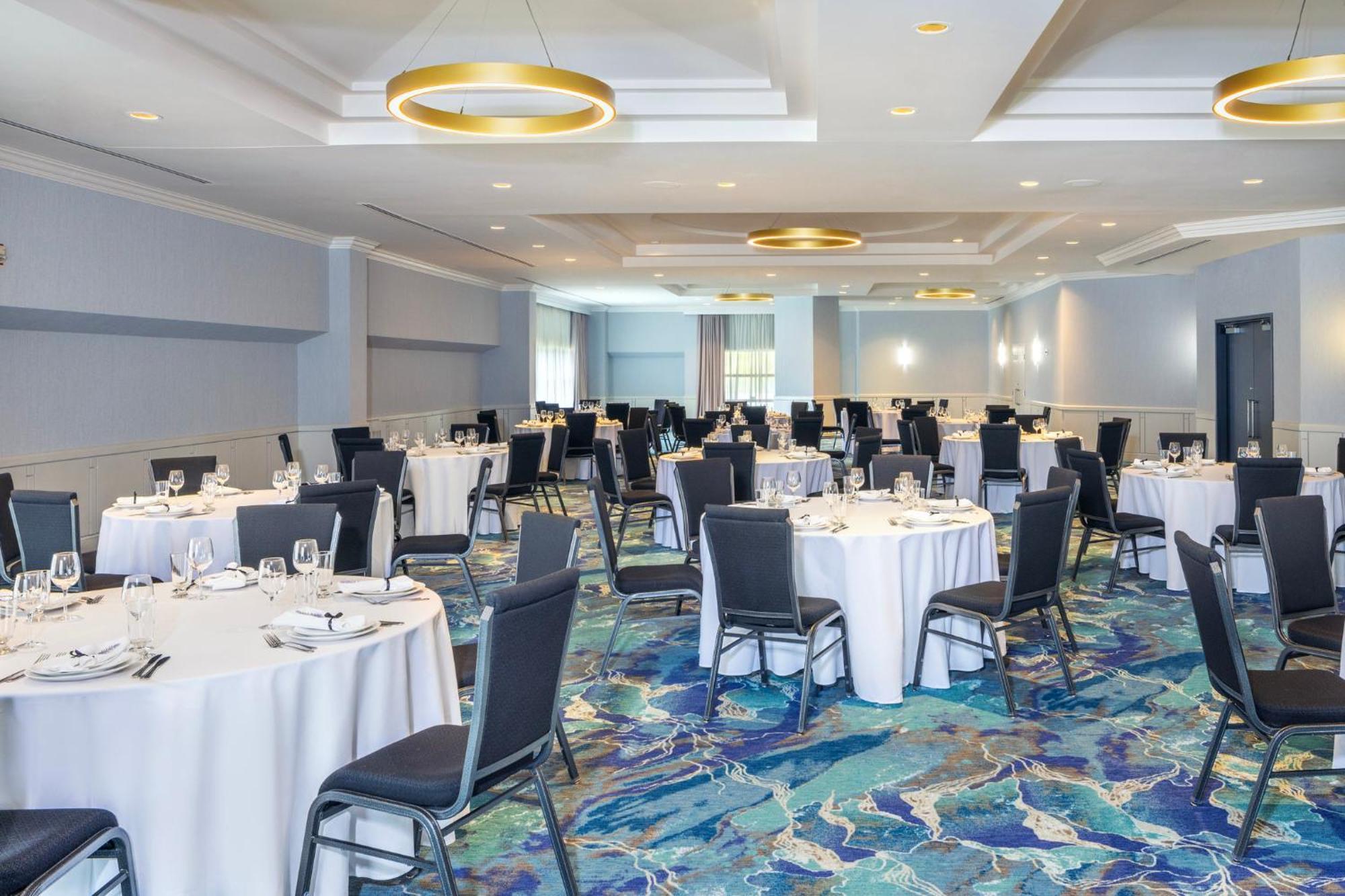 Holiday Inn Laval Montreal By Ihg Buitenkant foto