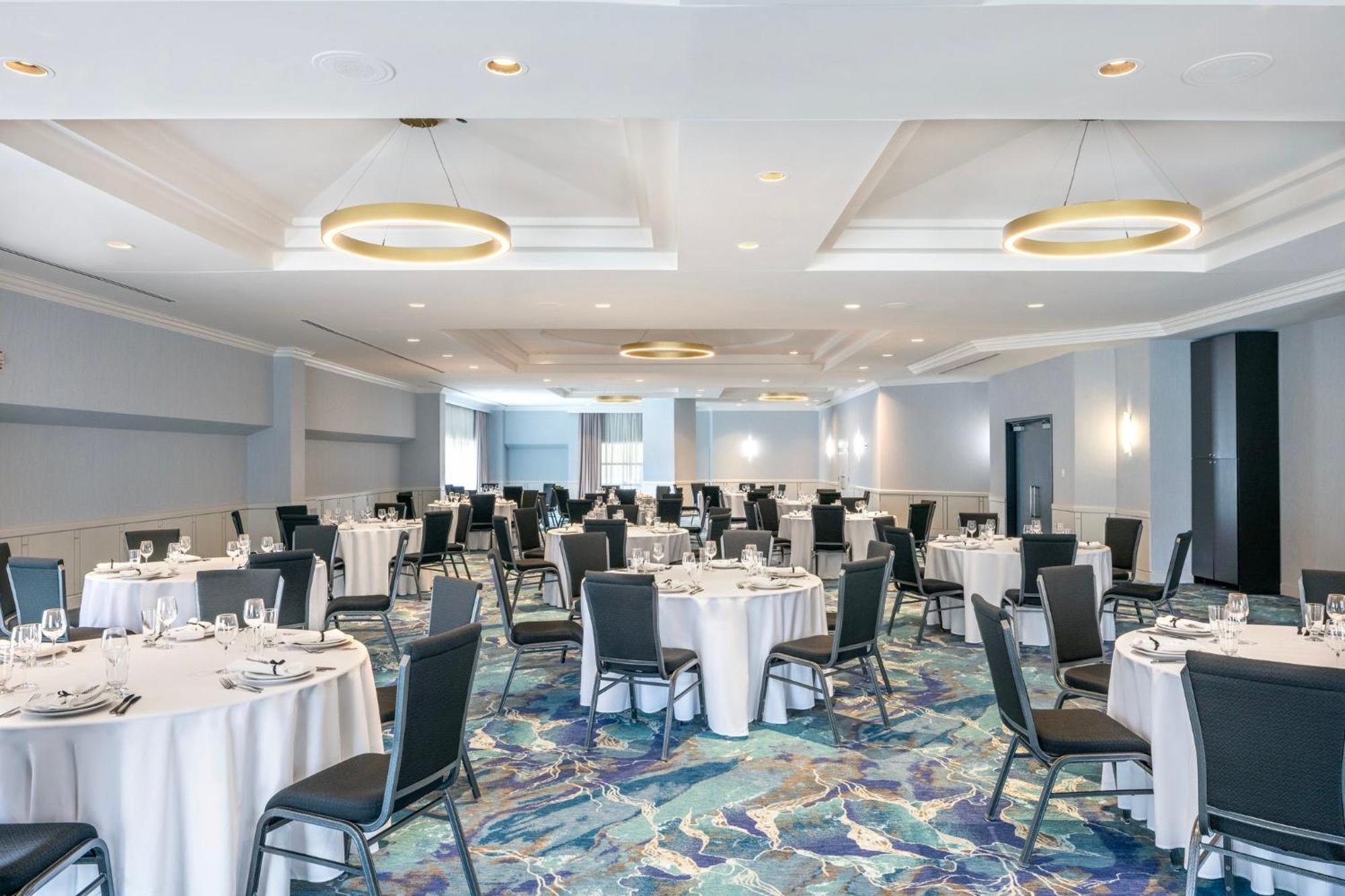 Holiday Inn Laval Montreal By Ihg Buitenkant foto